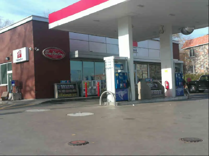 Tim Hortons at 3881, Rue Sherbrooke Est, Montreal